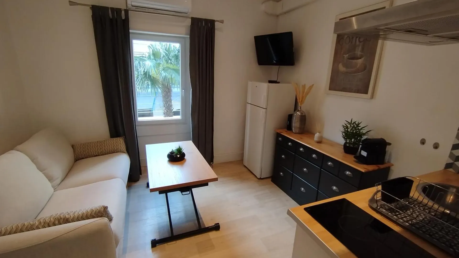 2 Pieces Cannes Centre location